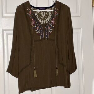 Artesia Olive Green V Neck 3/4 Sleeve Embroidery Front Lace Back Size Large